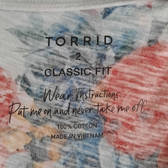 Torrid size 2 t-shirt - Picture 3 of 4